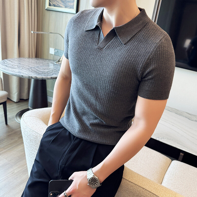 Men Formal Wear Shop - เสื้อสเวตเตอร์คอปกโปโลทรงเข้ารูปสำหรับผู้ชาย ผ้าถักลายแจ็คการ์ด สีเบจ เทา น้ำตาล ดำ